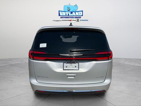 New 2026 Chrysler Pacifica Limited FWD image 3