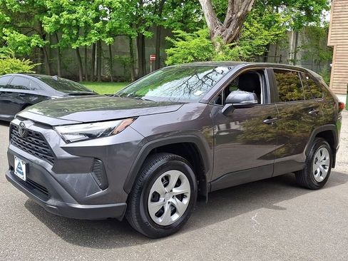 Used 2023 Toyota RAV4 LE AWD/4WD image 3