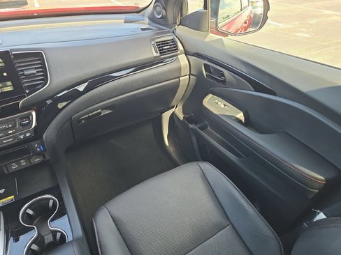 Certified 2025 Honda Passport Black Edition image 12