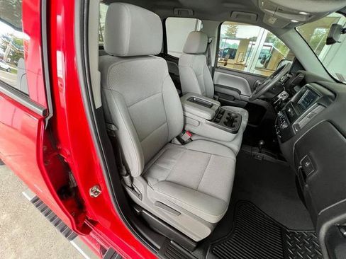 Used 2019 Chevrolet Silverado 1500 Custom w/ Custom Convenience Package AWD/4WD image 23