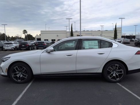 New 2026 BMW i5 eDrive40 image 5