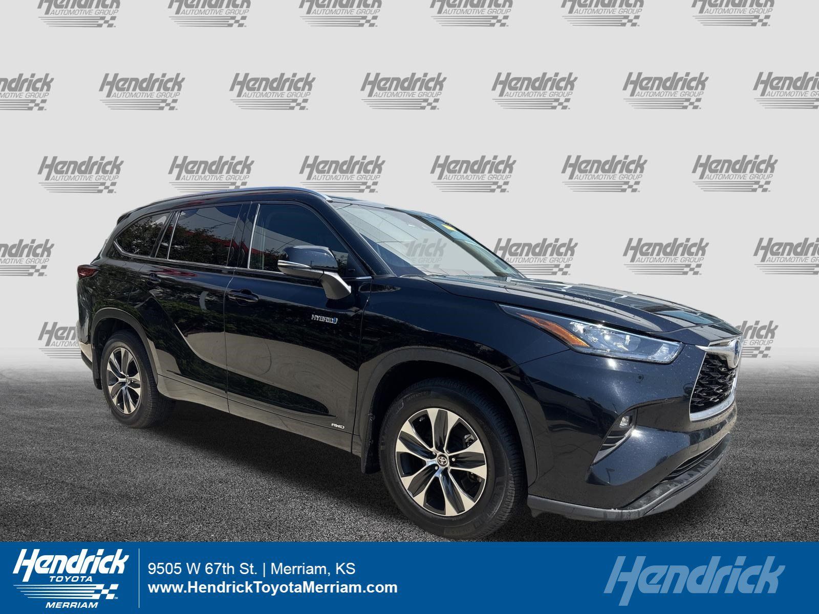 Used 2020 Toyota Highlander XLE AWD/4WD image 1