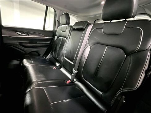 Used 2023 Jeep Grand Cherokee Limited w/ Black Appearance Package image 35