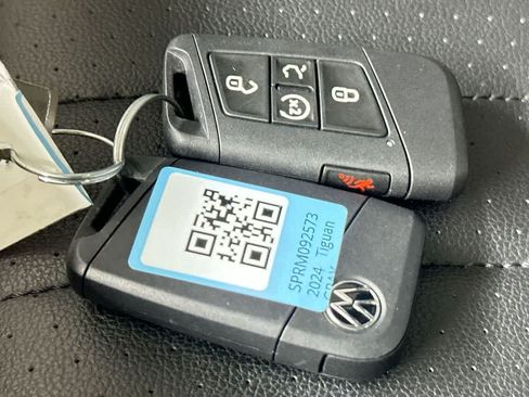 Certified 2024 Volkswagen Tiguan SE R-Line FWD image 28