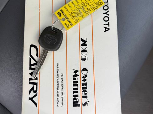 Used 2005 Toyota Camry XLE FWD image 19