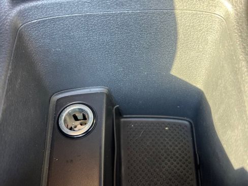 Used 2015 Volkswagen Golf S image 31