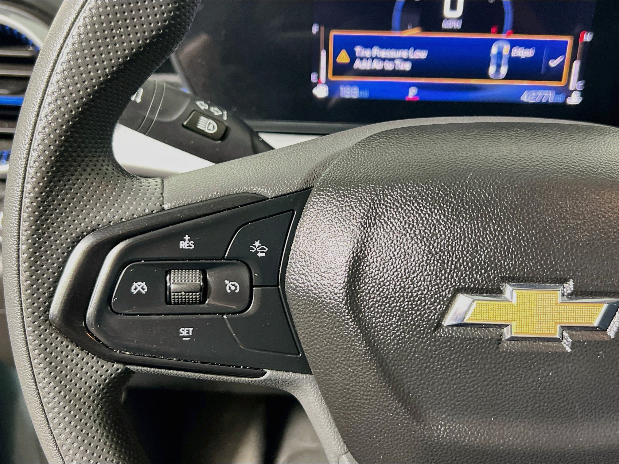 Used 2025 Chevrolet Trax LT FWD image 18