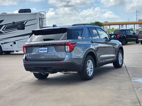 New 2026 Ford Explorer Active RWD image 5