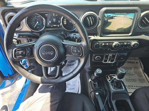 Used 2023 Jeep Wrangler Unlimited w/ Cold Weather Group AWD/4WD image 5