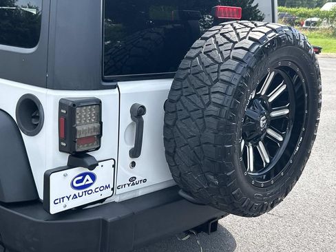 Used 2016 Jeep Wrangler Sport w/ Quick Order Package 24S AWD/4WD image 16