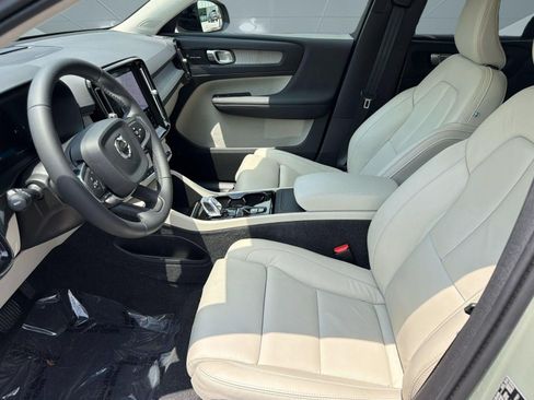 Certified 2023 Volvo XC40 B5 Ultimate w/ Protection Package Premier AWD/4WD image 5
