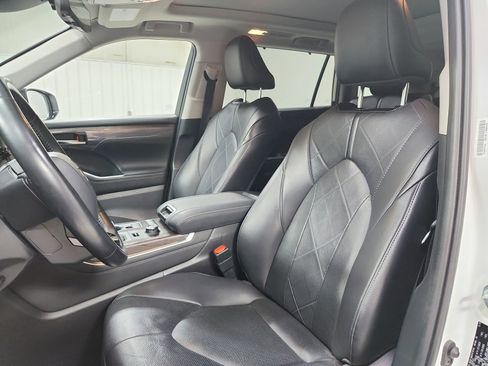 Used 2021 Toyota Highlander Platinum AWD/4WD image 10