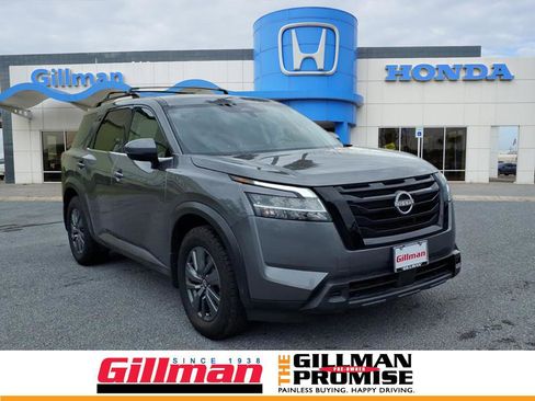 Used 2022 Nissan Pathfinder SV image 1