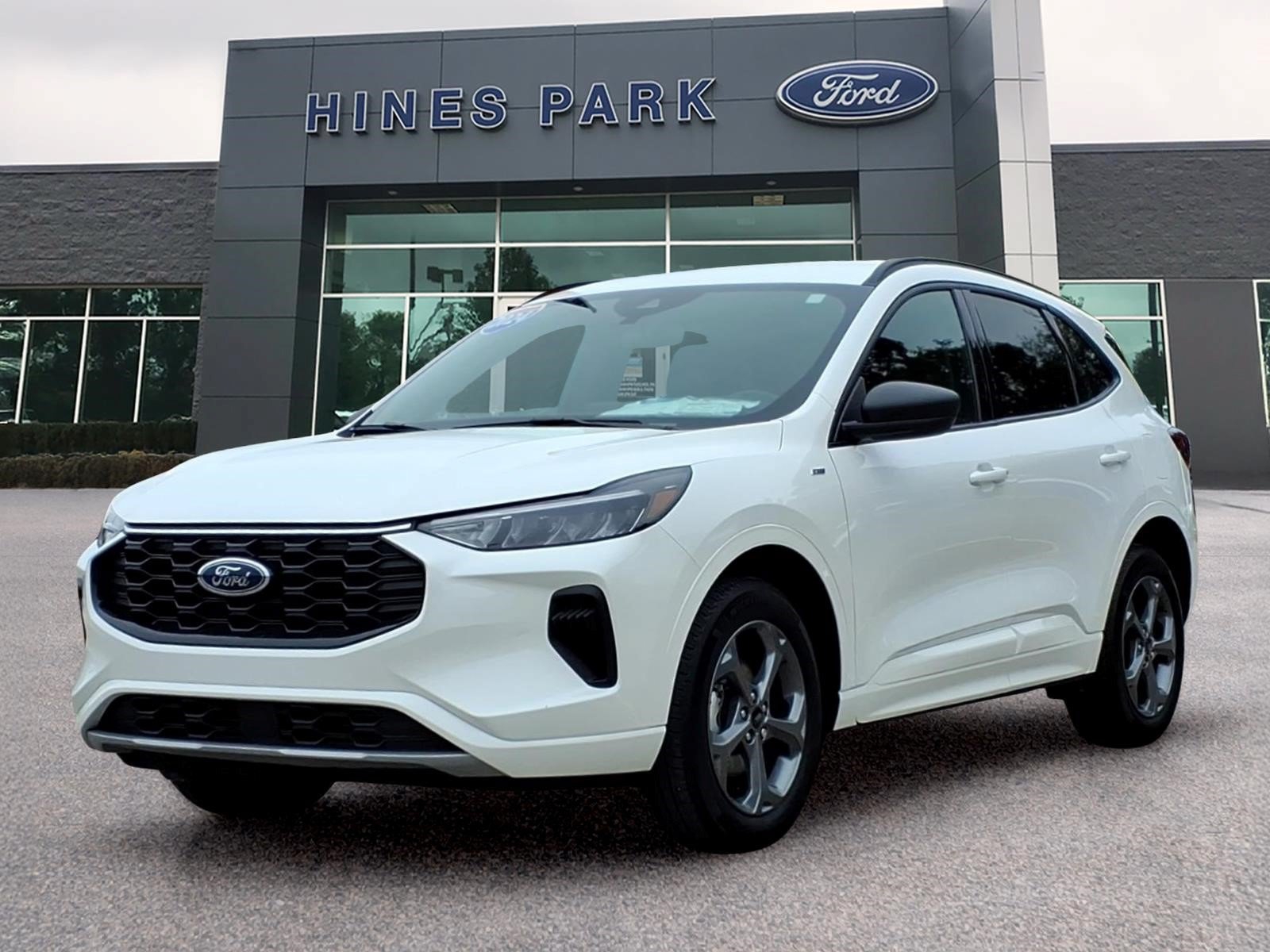 Used 2024 Ford Escape ST-Line w/ Tech Pack #1 AWD/4WD image 3