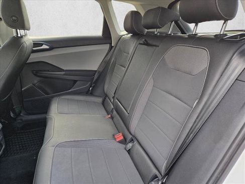 Used 2024 Volkswagen Taos SE w/ Panoramic Sunroof Package FWD image 19
