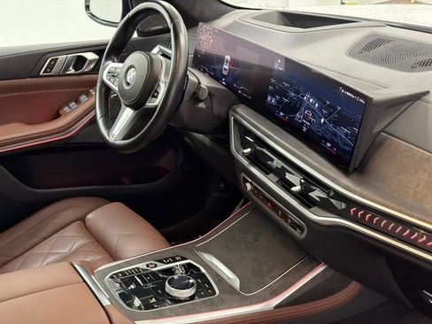 Used 2023 BMW X7 xDrive40i w/ M Sport Package AWD/4WD image 11