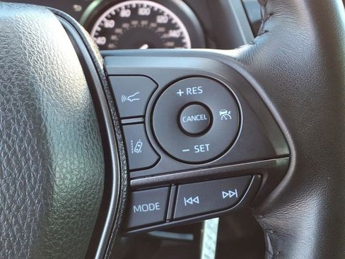 Used 2023 Toyota Camry SE image 11