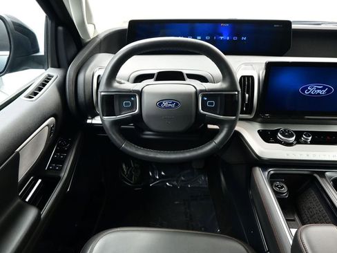 Used 2025 Ford Expedition Active image 9