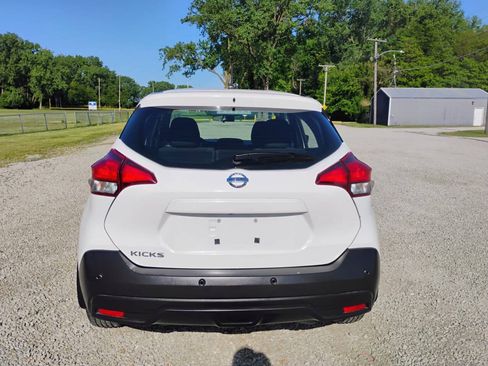 Used 2020 Nissan Kicks S FWD image 5