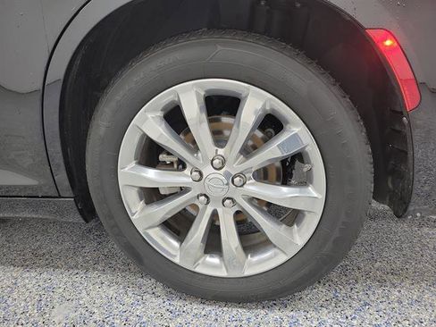 Used 2022 Chrysler 300 Touring image 5