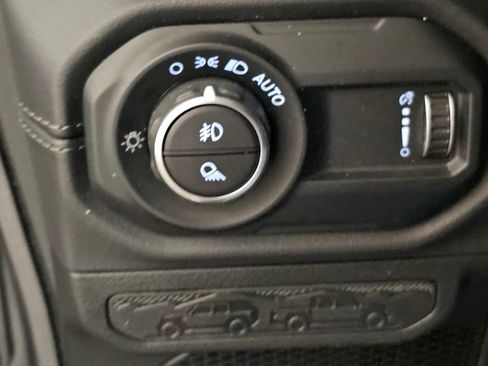 Used 2024 Jeep Gladiator Rubicon w/ Technology Group image 31