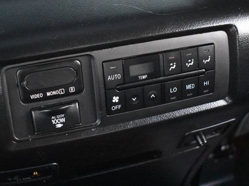Used 2013 Toyota Sequoia Platinum AWD/4WD image 58