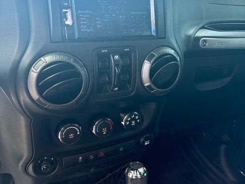 Used 2018 Jeep Wrangler Unlimited Sport AWD/4WD image 12