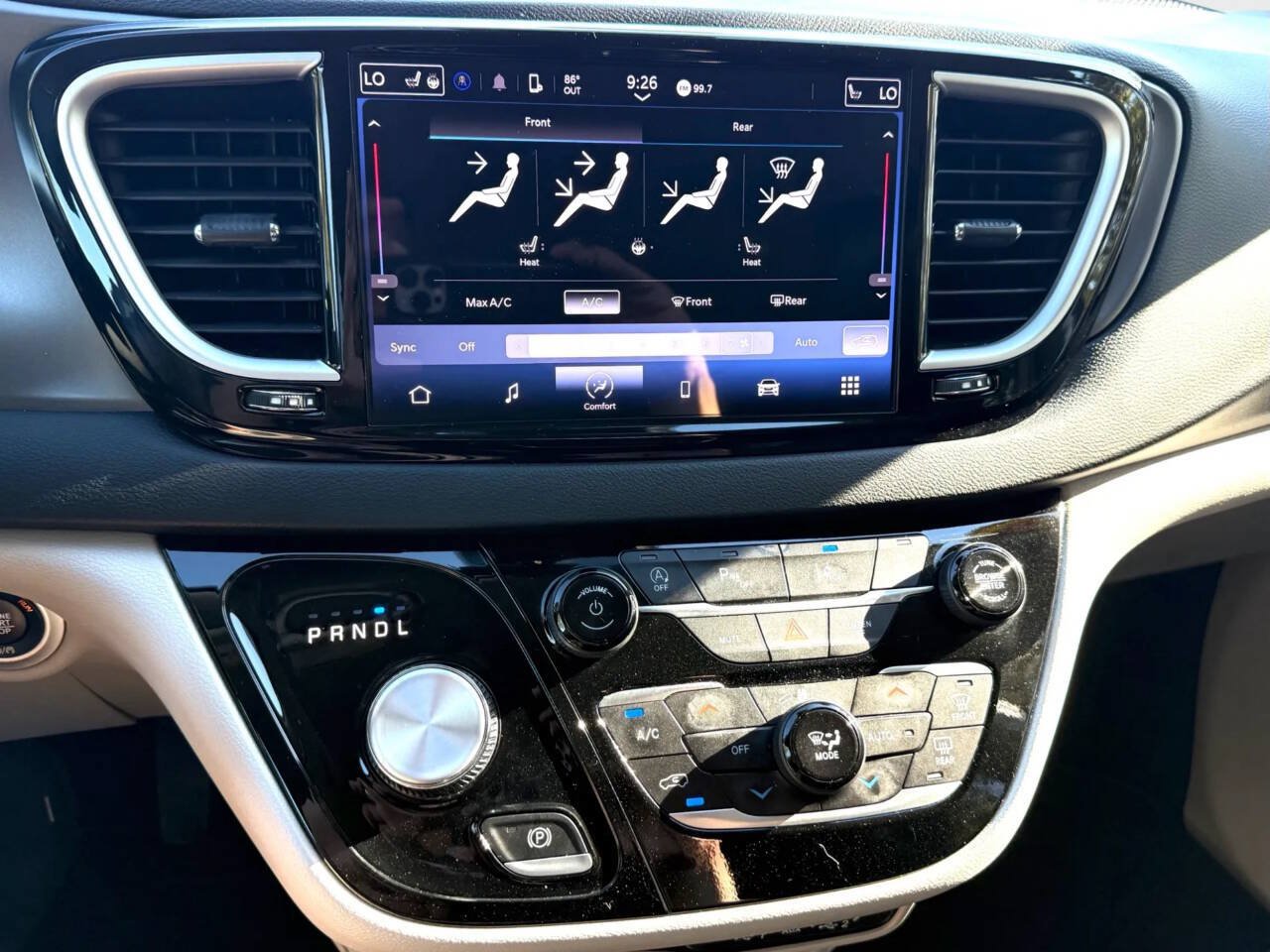 Used 2024 Chrysler Pacifica Touring-L FWD image 16