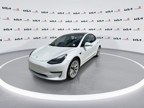 Used 2022 Tesla Model 3 RWD image 4