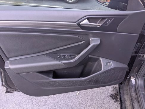 Used 2019 Volkswagen Jetta SEL w/ Cold Weather Package image 11