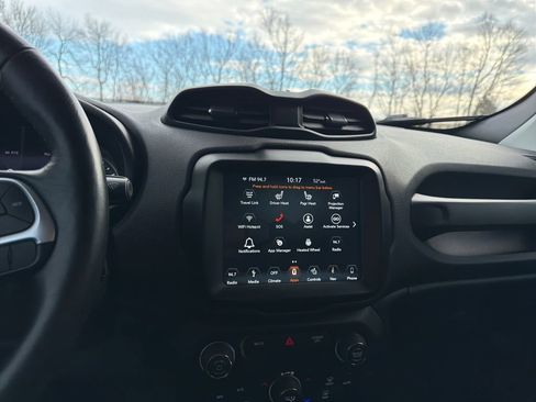 Used 2018 Jeep Renegade Latitude w/ UConnect 8.4 Nav Group image 14