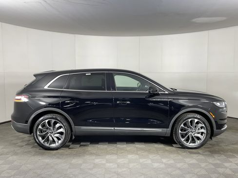 Used 2022 Lincoln Nautilus Reserve image 5