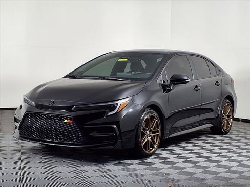 Used 2024 Toyota Corolla SE image 3