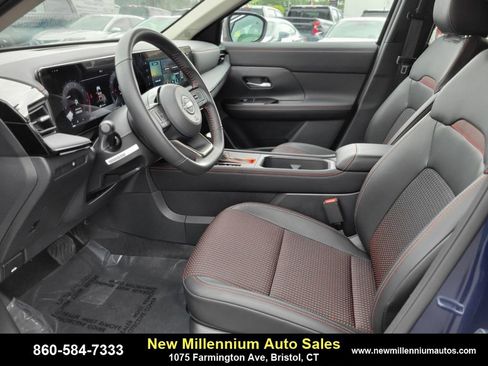 Used 2025 Nissan Kicks SR image 18