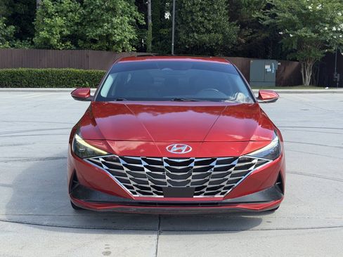 Used 2021 Hyundai Elantra Limited w/ Cargo Package FWD image 2