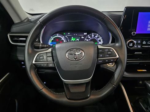 Used 2024 Toyota Highlander XLE image 17
