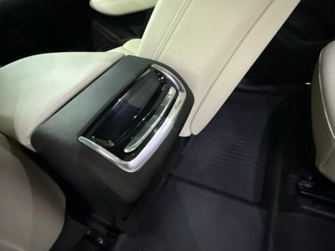 Used 2024 Cadillac XT6 Sport w/ Technology Package AWD/4WD image 23
