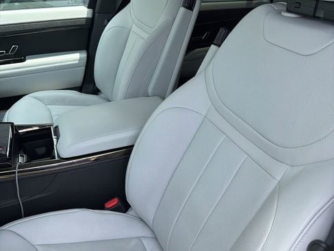 Used 2024 Land Rover Range Rover Sport SE AWD/4WD image 14