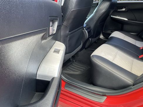 Used 2014 Toyota Camry SE FWD image 15