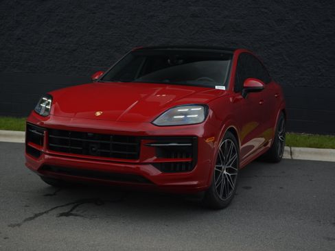Certified 2025 Porsche Cayenne GTS AWD/4WD image 44