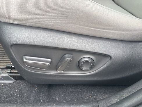 Used 2021 Toyota RAV4 XLE w/ Convenience Package image 40