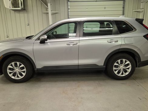 Used 2023 Honda CR-V LX image 3