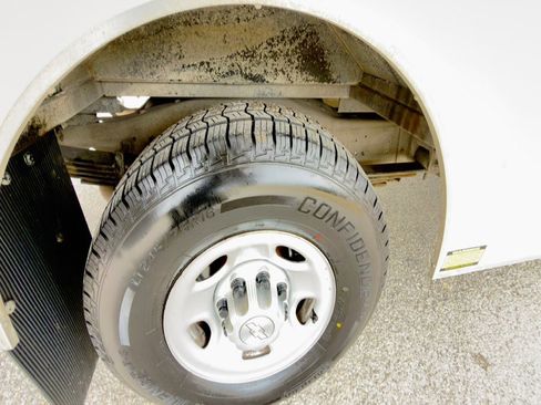 Used 2017 Chevrolet Express 3500 image 17