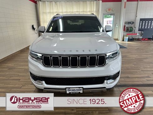 Used 2022 Jeep Wagoneer Series III w/ Flexible Seating Group AWD/4WD image 7