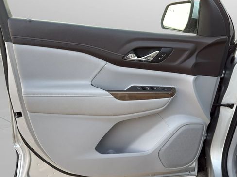 Used 2020 GMC Acadia SLE w/ LPO, Floor Liner Package FWD image 16