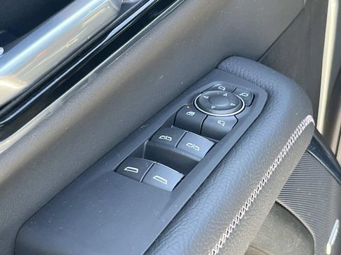 Used 2026 GMC Yukon Denali w/ Advanced Technology Package image 27