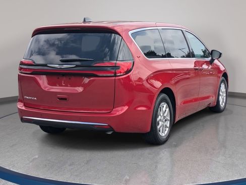 New 2026 Chrysler Pacifica Select FWD image 5