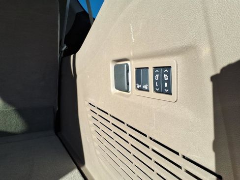 Used 2024 GMC Yukon XL Denali image 7