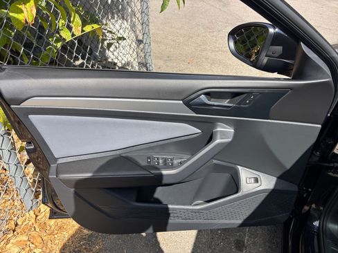 Used 2025 Volkswagen Jetta SE image 20