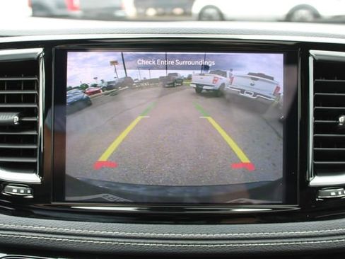 Used 2025 Chrysler Pacifica Limited FWD image 29
